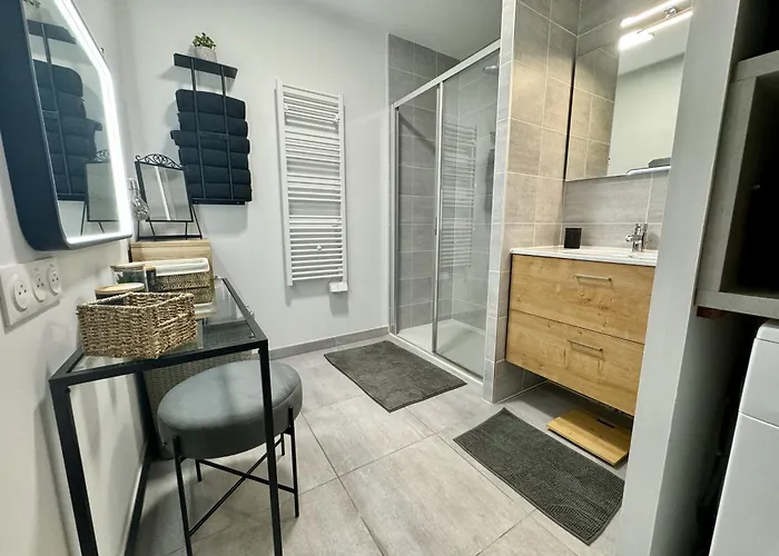 Attique De Granbos T3 Climatise & Terrasse Xxl & Garage
